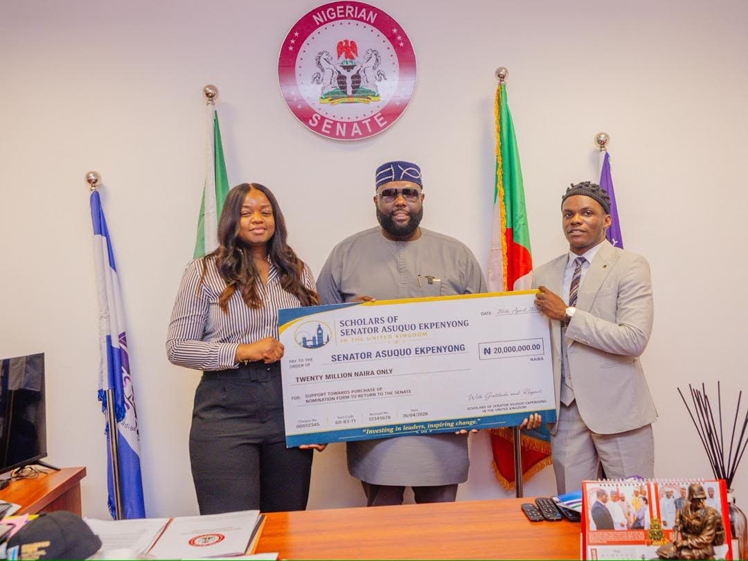 The Scholars in Diaspora cheque presentation at the Grand Patron's office